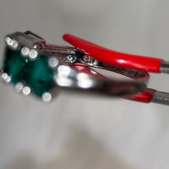 Silver 5-Oval Shaped Green Stones Ring - Picture 5 of 7